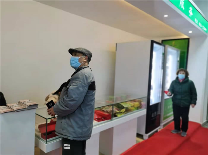 四川中青旅綿陽(yáng)分社、綿陽(yáng)市中旅假日旅行社、綿陽(yáng)自來(lái)文化傳播有限公司24H自助售貨服務(wù)盛大開(kāi)業(yè)