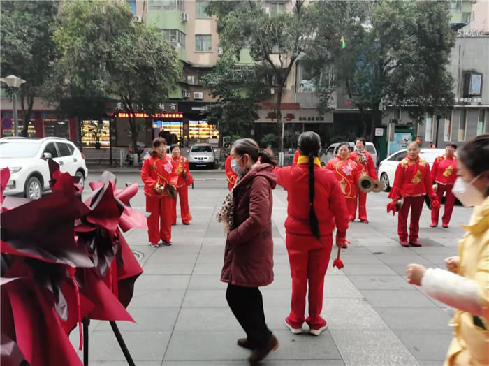 四川中青旅綿陽(yáng)分社、綿陽(yáng)市中旅假日旅行社、綿陽(yáng)自來(lái)文化傳播有限公司24H自助售貨服務(wù)盛大開(kāi)業(yè)