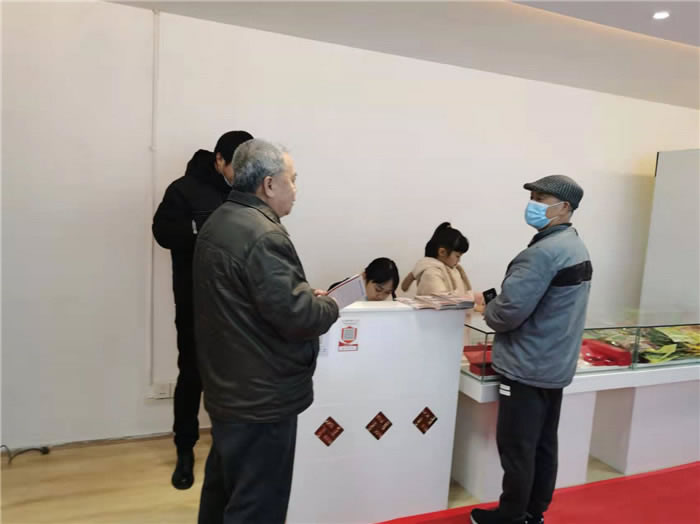 四川中青旅綿陽(yáng)分社、綿陽(yáng)市中旅假日旅行社、綿陽(yáng)自來(lái)文化傳播有限公司24H自助售貨服務(wù)盛大開(kāi)業(yè)