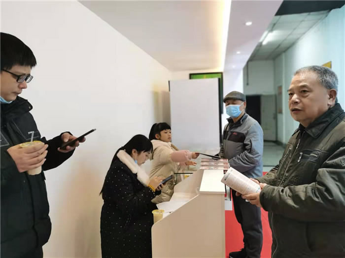 四川中青旅綿陽(yáng)分社、綿陽(yáng)市中旅假日旅行社、綿陽(yáng)自來(lái)文化傳播有限公司24H自助售貨服務(wù)盛大開(kāi)業(yè)